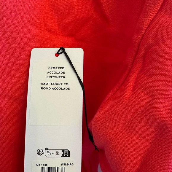 ALO Yoga Cropped Accolade Crewneck - Picture 2 of 4